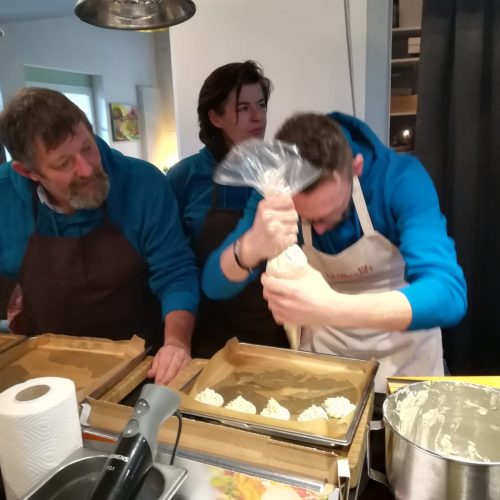 Malerbetrieb Modern Art - Mache die Welt mit uns ein Stückchen bunter. Vereinbare hier dein Kennelerngespräch und komm in unser Team.